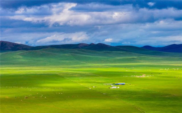 内蒙古推进旅游高质量发展一线观察：“我和草原有个约定” 不负夏日